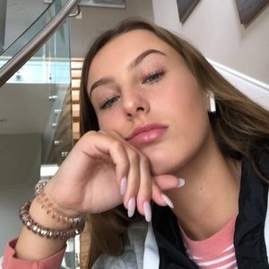 Meet your Posher, Angelina